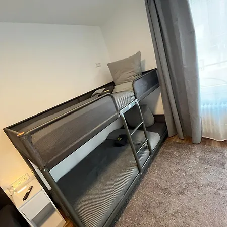 Hostal Hub 19 - Mit Balkon