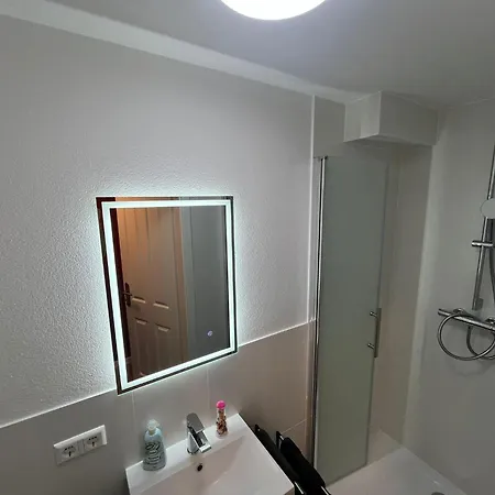 Hostal Hub 19 - Mit Balkon *
