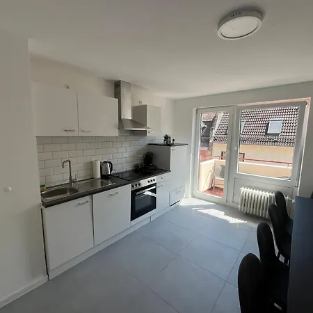 Hostal Hub 19 - Mit Balkon *