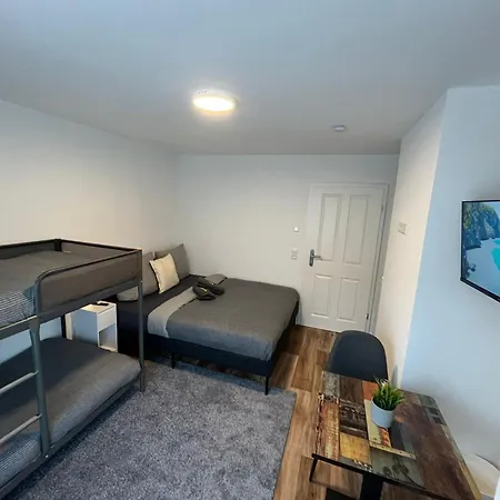 Hub 19 - Mit Balkon Hostal *